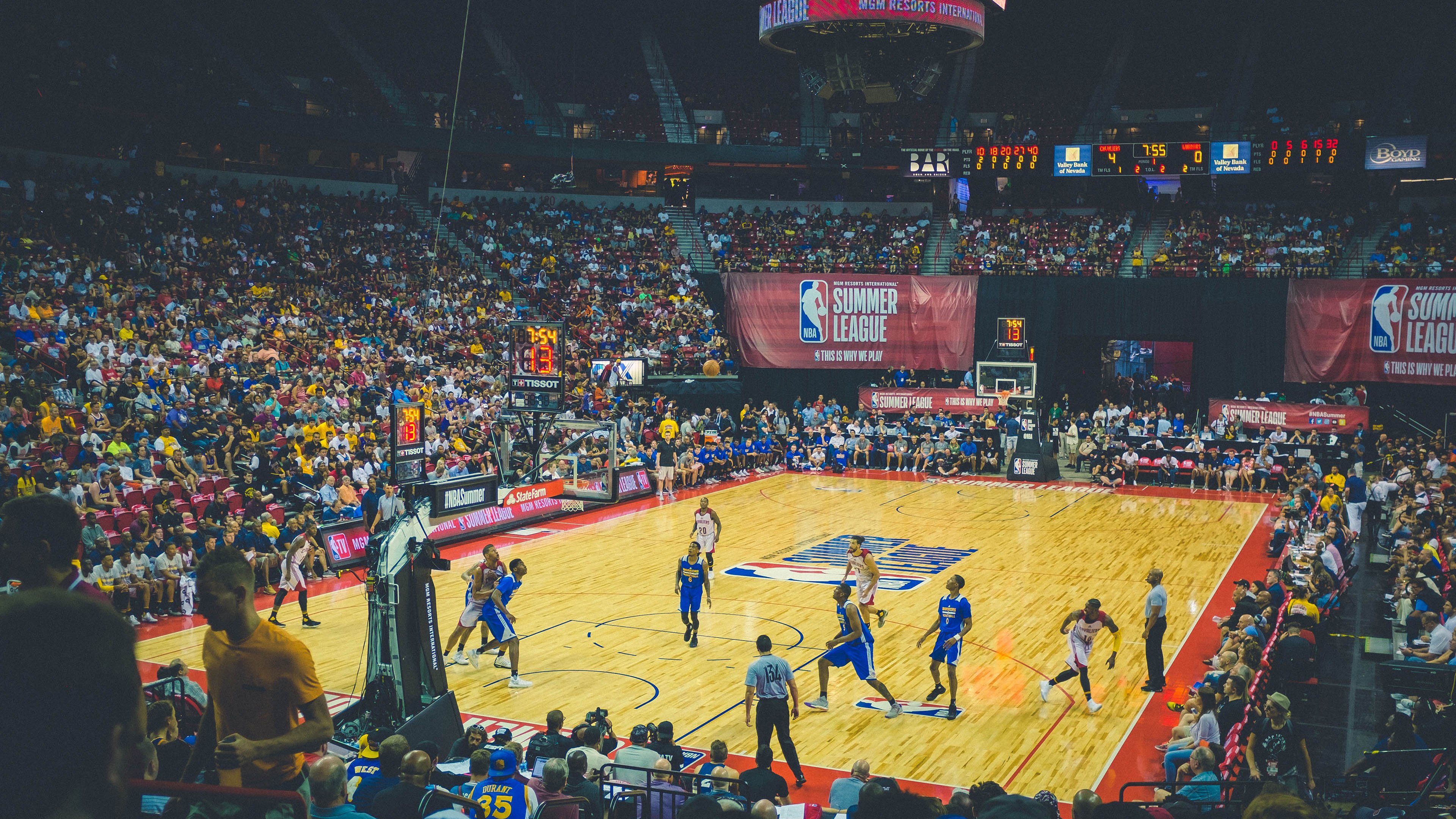 弗朗西体育主场大胜奥赛，强势排名前四，弗朗西斯cba